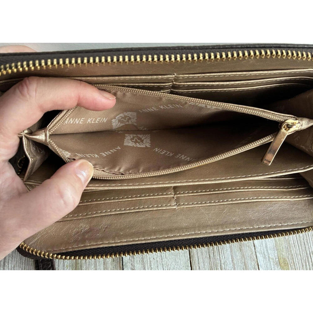 Anne Klein Brown Bow Zippered Pebble Wallet Wristlet - Picture 4 of 5